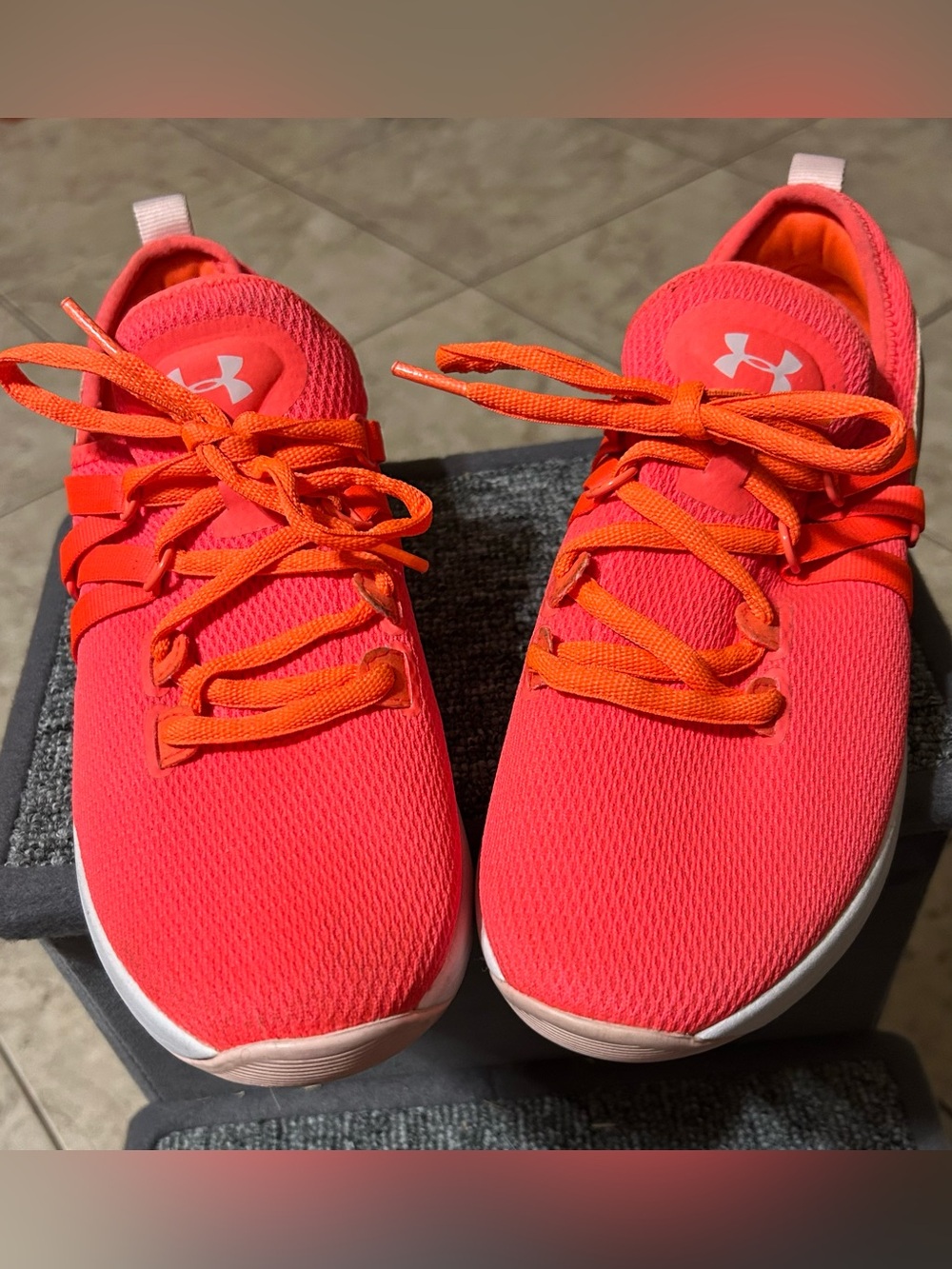 Under Armour woman’s Sneakers in Coral Orange Size 8